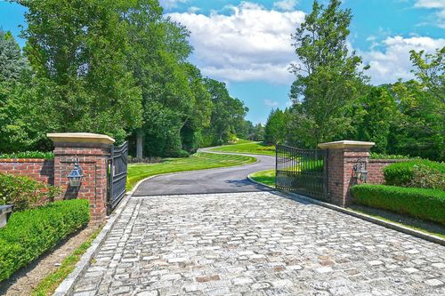 142 Round Swamp Rd, Melville, NY, 11747 | Card Image