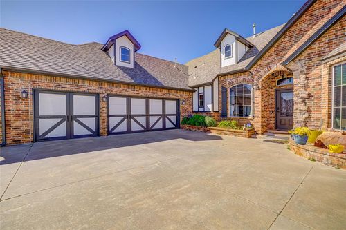 2433 Se 12th St, Moore, OK, 73160-8416 | Card Image