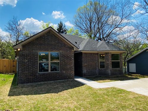 312 W Heron St, Denison, TX, 75020-6318 | Card Image