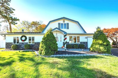 32 Torrey Pine Lane, House other with 4 bedrooms, 2 bathrooms and null parking in Medford NY | Image 1