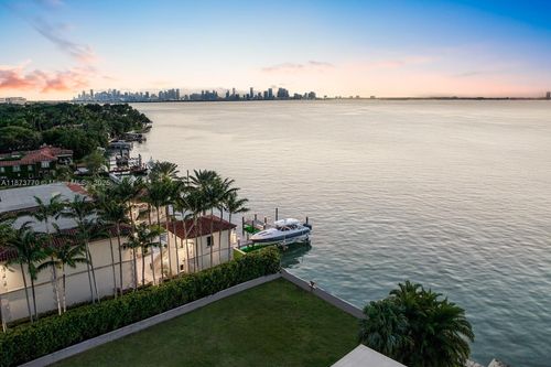 5226 N Bay Rd, Miami Beach, FL, 33140-2011 | Card Image