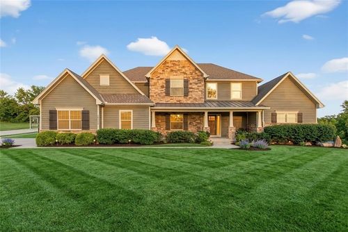 10509 N Hedges Ave, Kansas City, MO, 64157-7947 | Card Image