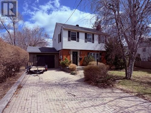 601 James St, Cornwall, ON, K6J2M2 | Card Image