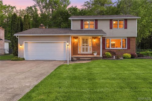 274 Fareway Lane, Grand Island, NY, 14072 | Card Image