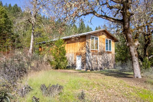 252 Warren Road, Cave Junction, OR, 97523 | Card Image