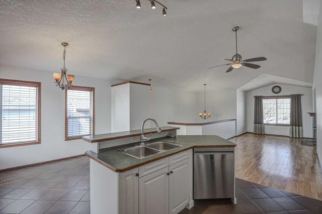 101 Shawbrooke Green Sw, House other with 2 bedrooms, 2 bathrooms and 4 parking in Calgary AB | Image 13