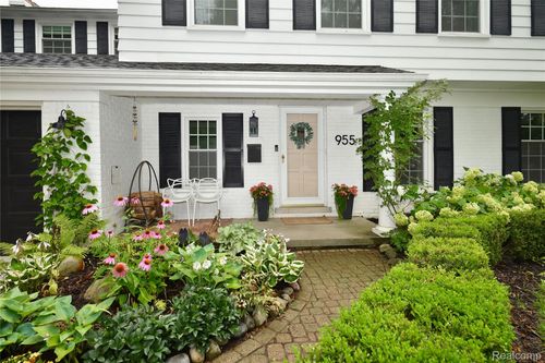 955 Wakefield St, Birmingham, MI, 48009-3035 | Card Image