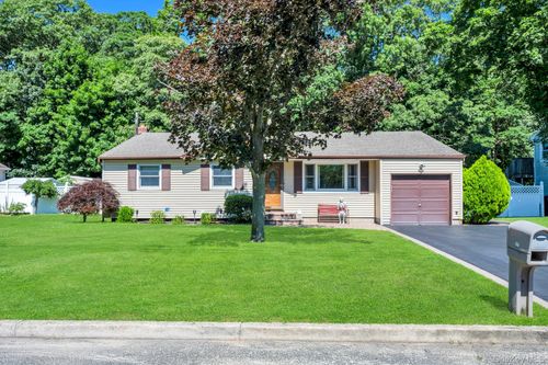 25 Walter Dr, Nesconset, NY, 11767-3042 | Card Image