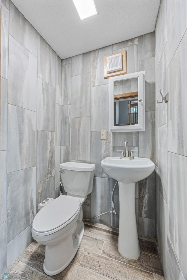 1/2 Bathroom | Image 22