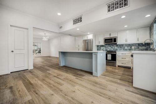 142-14715 Barryknoll Ln, Houston, TX, 77079-2852 | Card Image