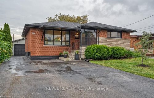 1141 Mohawk Rd E, Hamilton, ON, L8T2S4 | Card Image