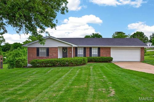 7 Countryside Dr, Saint Charles, MO, 63304-7257 | Card Image