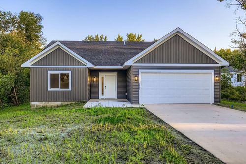 2557 County Road I, Mounds View, MN, 55112-6236 | Card Image