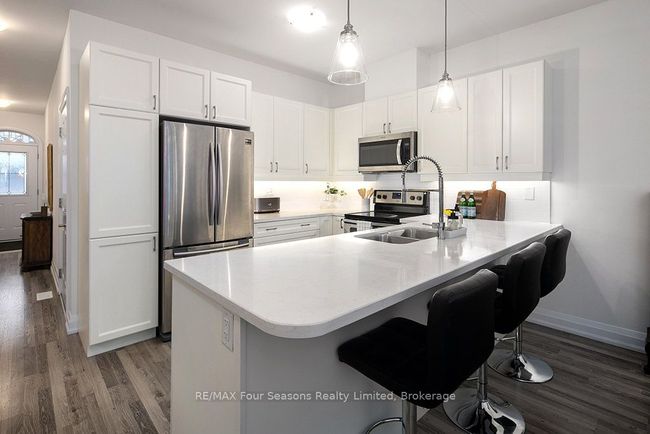 4 Sutton Lane, Condo with 2 bedrooms, 2 bathrooms and 1 parking in Collingwood ON | Image 5