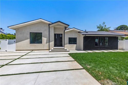 19041 Schoenborn St, Northridge, CA, 91324-4423 | Card Image