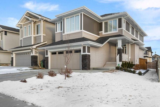 2836 Anton Wynd Sw, Home with 3 bedrooms, 2 bathrooms and 4 parking in Edmonton AB | Image 2