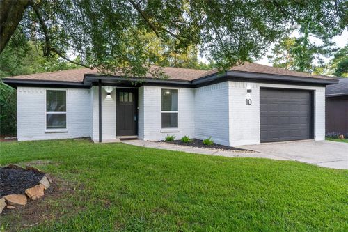 10 N Wavy Oak Cir, The Woodlands, TX, 77381-2848 | Card Image