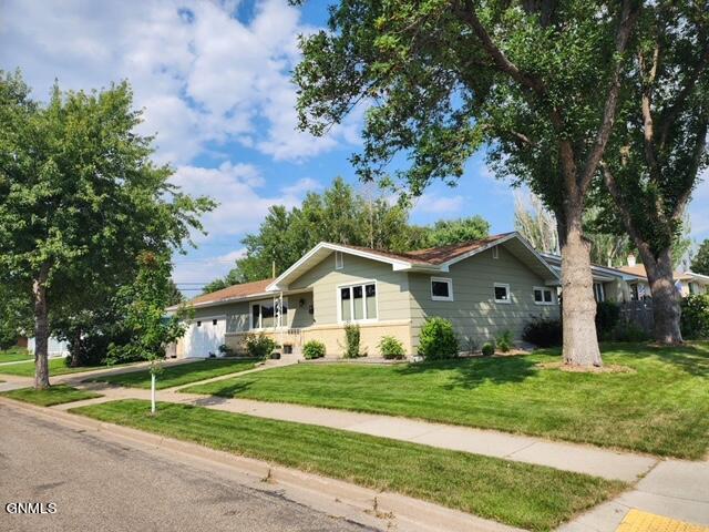 Catherine Dr, Bismarck, ND 58501