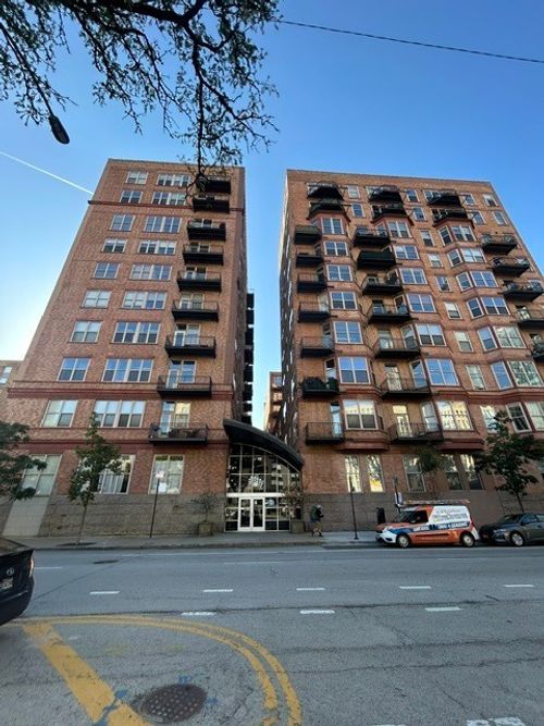 811-500 S Clinton St, Chicago, IL, 60607-4330 | Card Image