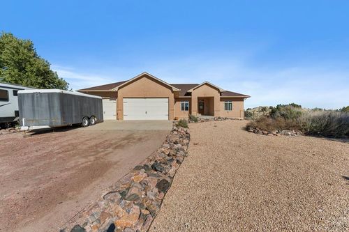2093 W Guadalupe Dr, Pueblo, CO, 81007-2261 | Card Image