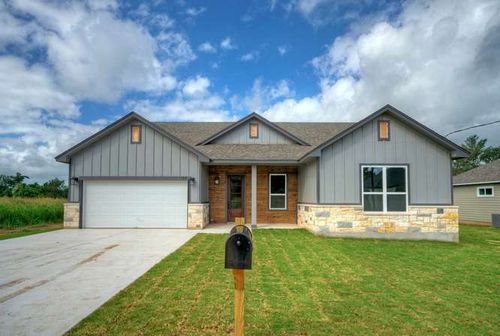 139 Waimanalo Dr, Bastrop, TX, 78602-6040 | Card Image