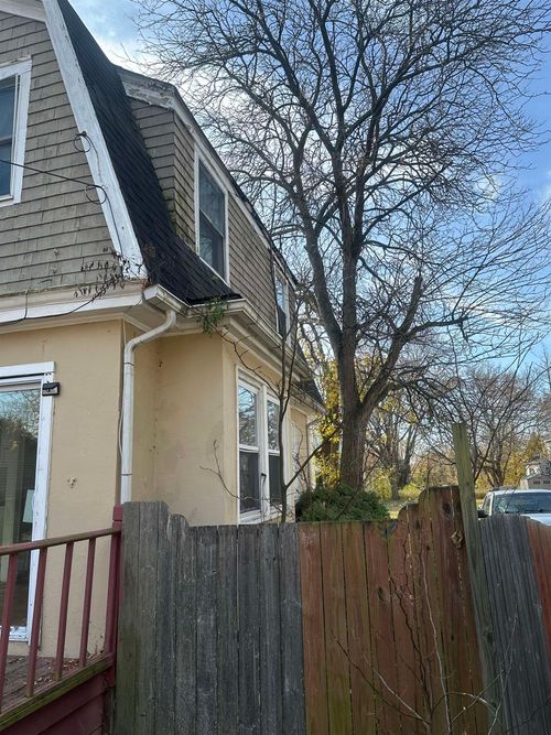 1900 Cadillac St, Flint, MI, 48504-4892 | Card Image