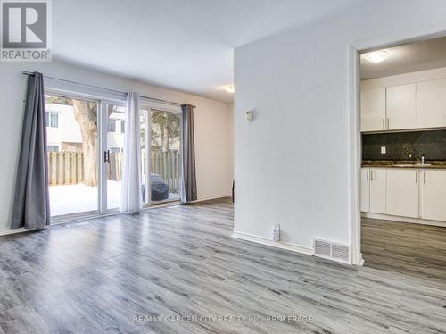 176-17 Old Pine Trail, St. Catharines (Carlton/Bunting), ON, L2M6P9 | Card Image