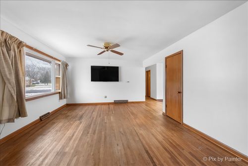 175 Calkins Dr, Sugar Grove, IL, 60554-5218 | Card Image