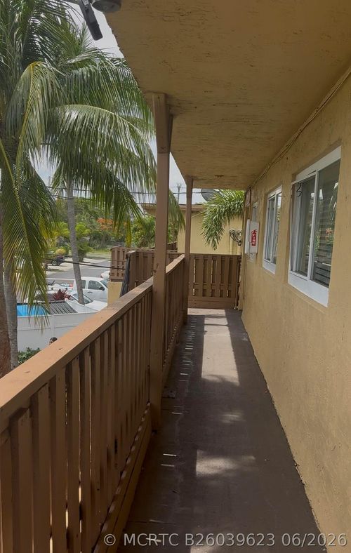 610 Nw 7th Ave, Pompano Beach, FL, 33060-5860 | Card Image