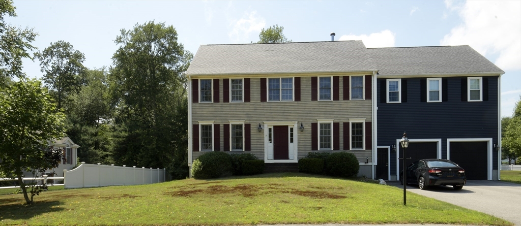 Fieldstone Cir, Whitman, MA 02382
