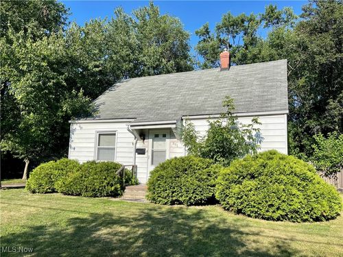 857 Kennebec Ave, Akron, OH, 44305-1135 | Card Image