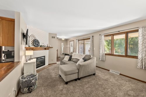 2891 Nassau Dr, Brookfield, WI, 53045-3420 | Card Image