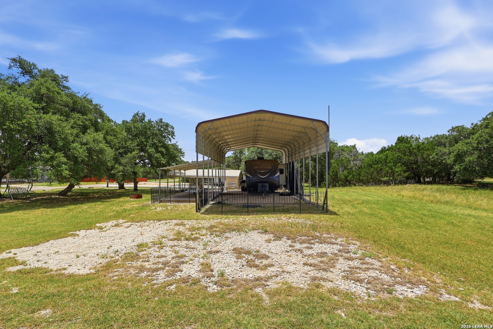 Land in Bandera 3