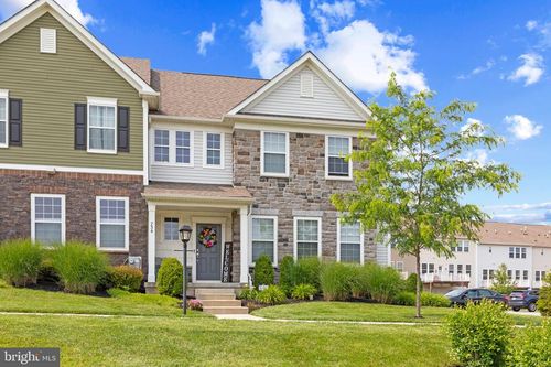 734 Sun Valley Ct, CHESTER SPRINGS, PA, 19425-2915 | Card Image