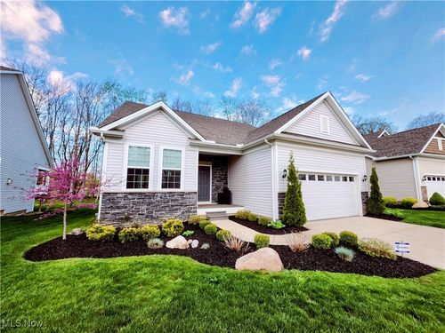 7830 Hunting Lake Dr, Concord Township, OH, 44077-8967 | Card Image
