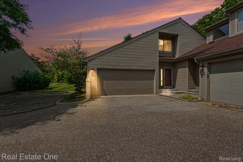 701 Charing Ct, Rochester Hills, MI, 48307-4592 | Card Image