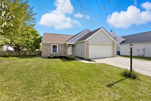 12307 Chiseled Stone Dr, Fishers, IN, 46037-4289 | Card Image