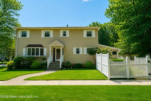 256 Richard Ave, Staten Island, NY, 10309-3221 | Card Image