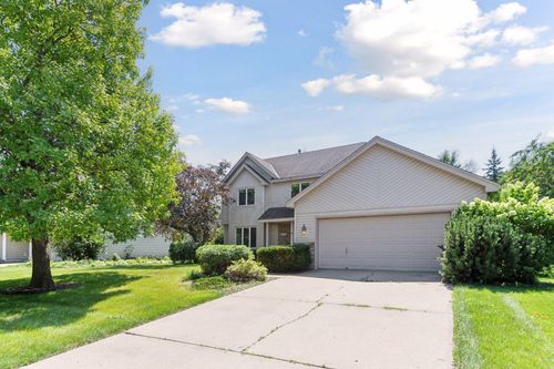 439 Ridge Ln, Chaska, MN, 55318-2814 | Card Image