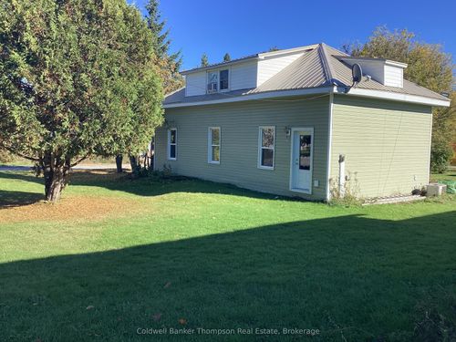 204 Queen St, Burks Falls, ON, P0A1C0 | Card Image