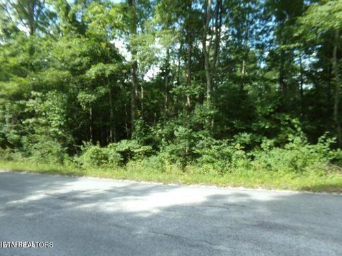 2405 Whitehorse Dr, Crossville, TN, 38572-6211 | Card Image