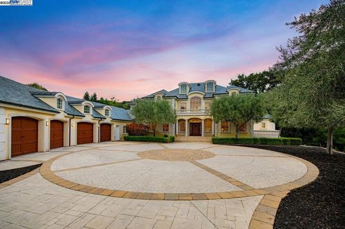 5360 Stonehurst Dr, Martinez, CA, 94553-9721 | Card Image