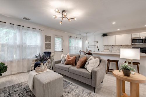 35 N Walden Elms Cir, The Woodlands, TX, 77382-4201 | Card Image