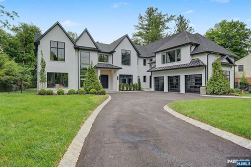 592 Piermont Rd, Demarest, NJ, 07627-1115 | Card Image