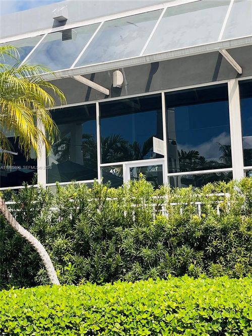 c41-260 Crandon Blvd, Key Biscayne, FL, 33149-1536 | Card Image