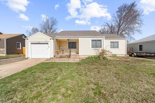 421 E Kirwin Ave., Salina, KS, 67401 | Card Image