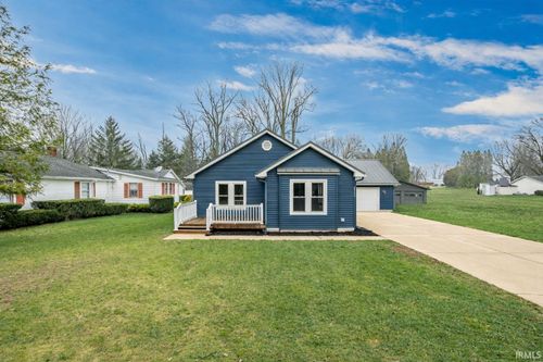 8930 E Crow Rd, Syracuse, IN, 46567-9621 | Card Image