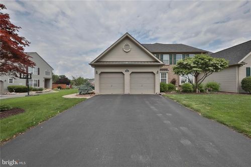 2183 Rolling Meadow Dr, Macungie, PA, 18062-8869 | Card Image