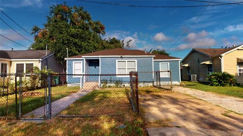 130 Zoe St, Houston, TX, 77020-3201 | Card Image