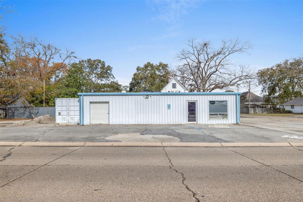 Commercial Sale in Jennings